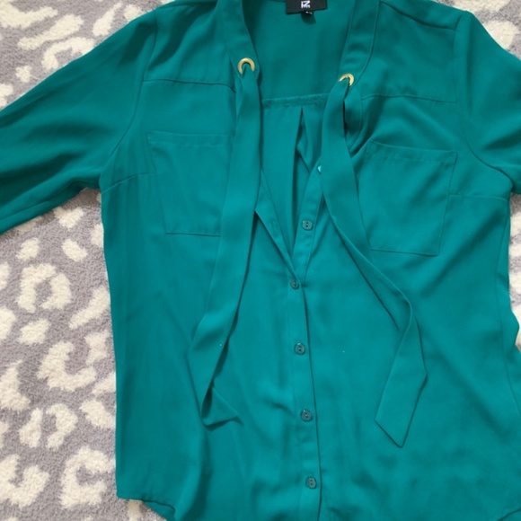 Women’s dress blouse - Picture 2 of 4